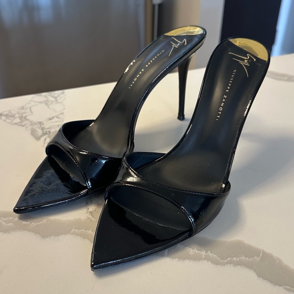 Giuseppe Zanotti sz 39.5 black patent leather heels worn twice